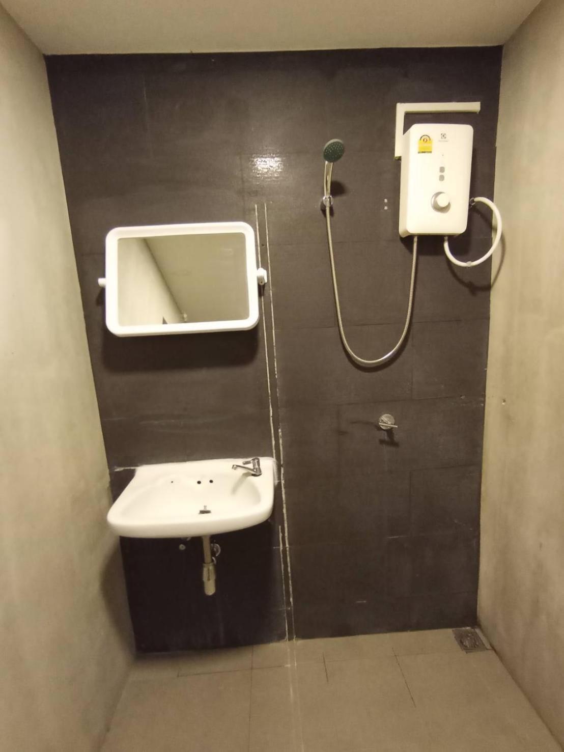 Go Inn Silom Bts Surasak X โกอินน์ สีลม บีทีเอส สถานีสุรศักดิ์ 曼谷 外观 照片